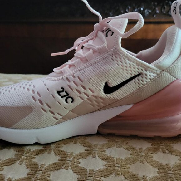 Women's Nike 270 Air Max Shoes - Picture 1 of 5